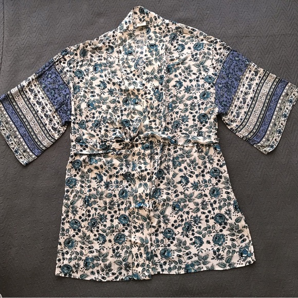 Good Hart Tops Nwt Good Hart Kimono Blue Floral Roses Belted Duster